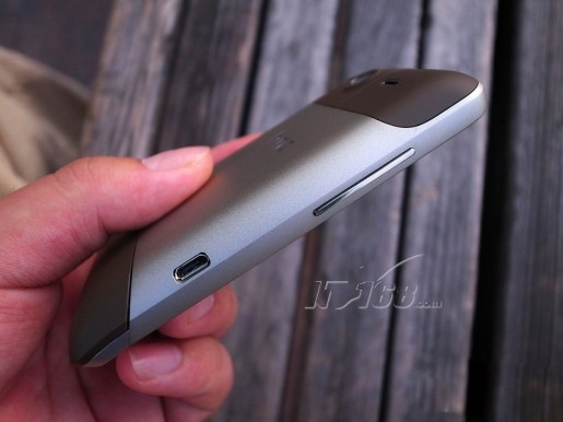 如何检测手机是不是原装机 U4373P2T186D100585F4715DT20110812142443_w515.jpg