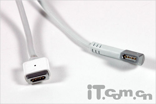 最薄笔记本苹果MacBookAir完全拆解