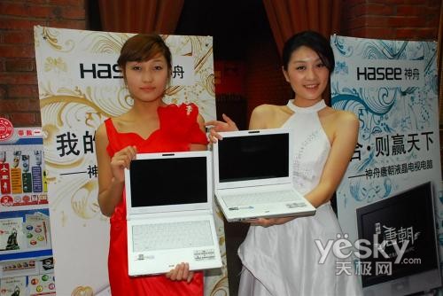 就是看美女模特穿着暴露发布会再起艳照门