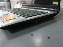 赠送超酷双肩背包华硕F8SV售6100元