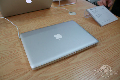 苹果MacBook Pro 700 13寸i5双核镁铝笔记本