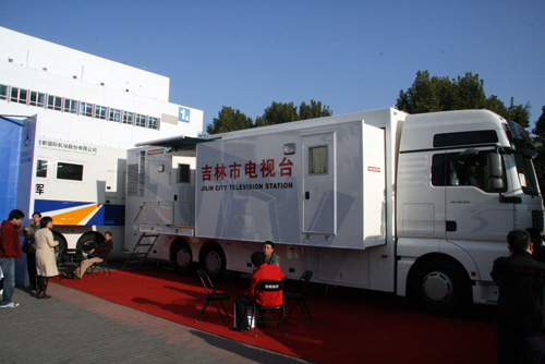 图文:吉林市电视台转播车_通讯与电讯