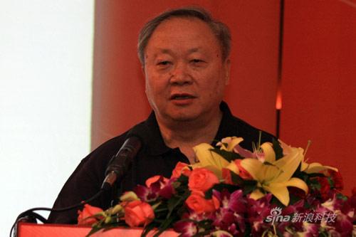图文:工信部电信研究院科技委副主任雷震洲演讲