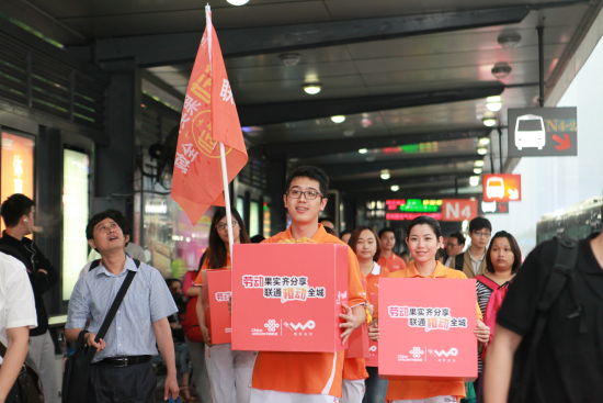 ������ͨԱ��ͨ��BRT�ͳȡ������ͳȡ������ͳȡ����жӵ����ͳ�