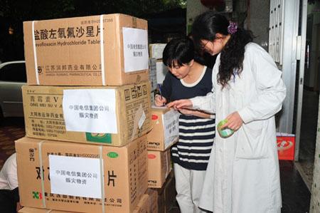 中国电信援救物资正不断运往灾区(组图)