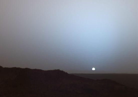 迄今最佳火星天空照片：凤凰号伞降火星