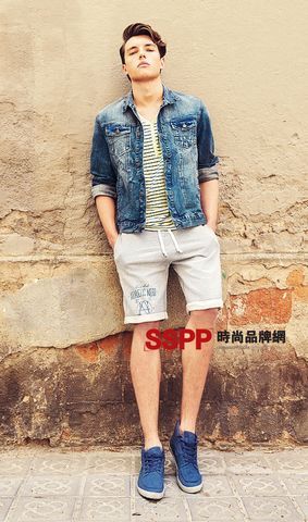 水瓶男重友轻色