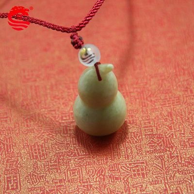 三月份生肖龙开运物：如意翡翠葫芦(图片来源于作者)