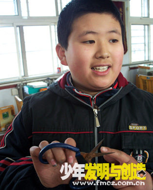 小学生发明创造:防滑剪刀