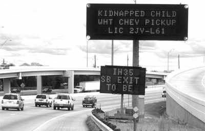  图2：“安博警报”在美国得克萨斯州的公路上发布儿童失踪信息。