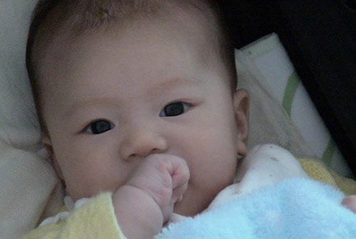 星光熠熠宝宝秀第67期:吃手指(图)