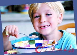 孩子换牙期适当吃些硬食物_营养