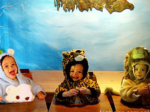 混血三胞胎万圣节超萌造型秀