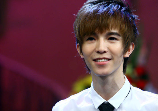 张颐武微博将郭敬明与张爱玲王安忆并列遭反对