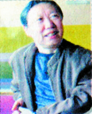 林少华着西装似方鸿渐 意外大学生不看《围城