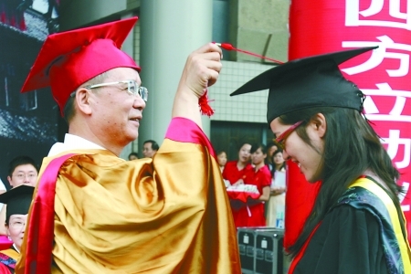 3、重庆大学毕业证什么时候发： 重庆大学在线教育毕业证什么时候发