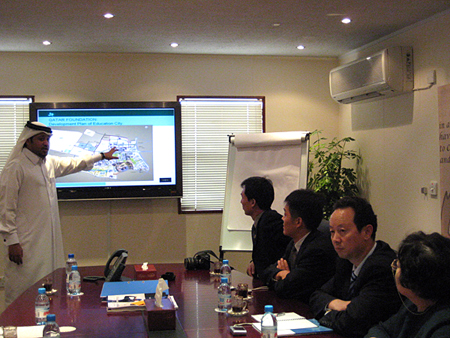 基金会工作人员介绍卡塔尔教育城的规划(图)