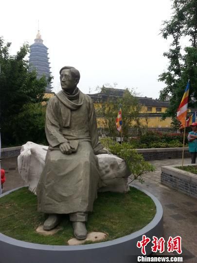 徐志摩铜像安放陆小曼故乡为天宁梵呗代言