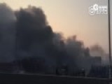 天津爆炸惨烈现场 集装箱被炸飞至高速公路