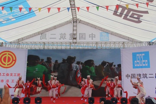 中建二局工会联合全总文工团、西安市总工会“三送”巡访慰问活动在西安举行 图6