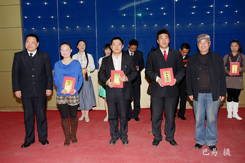 第二届大学生诗歌朗诵艺术节在洛阳举行(组图)