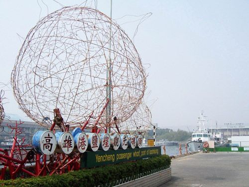 驳二艺术特区入口装饰。资料图 驳二艺术特区入口装饰。资料图