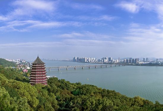 六和听涛 孙小明摄