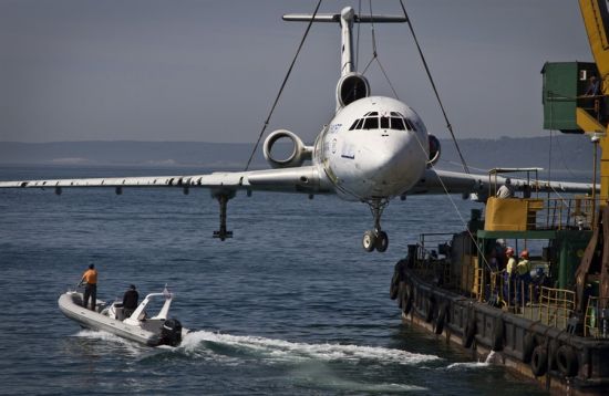 ͼΪǰ쵼շƷ(Todor Zhivkov)ͼз154ͷɻ(Tupolev 154)