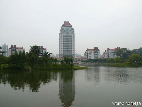 每一个前来参观的游人都忍不住羡慕厦大学子 每一个前来参观的游人都忍不住羡慕厦大学子