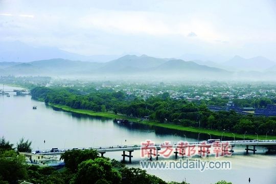 俯瞰顺化城。 俯瞰顺化城。