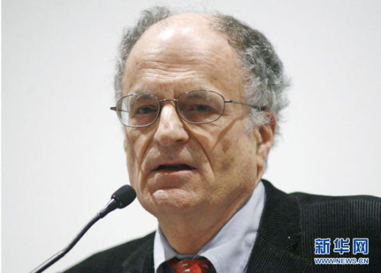 2名美国经济学家分享2011年诺贝尔经济学奖(