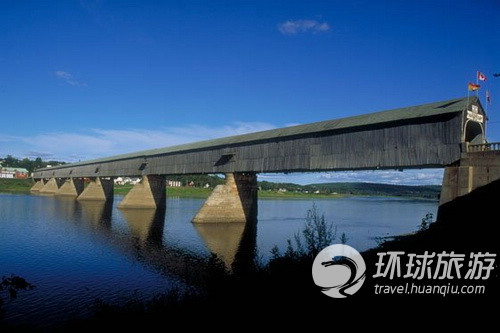 加拿大新不伦瑞克省哈特兰加盖桥 加拿大新不伦瑞克省哈特兰加盖桥