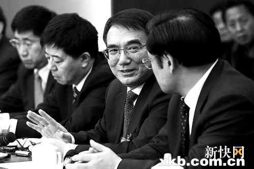 辽宁省委书记王珉(右二)称谷凤杰落马一事为"孤立事件"。 CFP资料图 辽宁省委书记王珉(右二)称谷凤杰落马一事为"孤立事件"。 CFP资料图