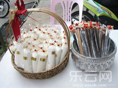 给树新娘准备的礼物。 给树新娘准备的礼物。