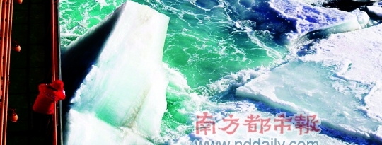 在甲板上看船的破冰操作。 在甲板上看船的破冰操作。