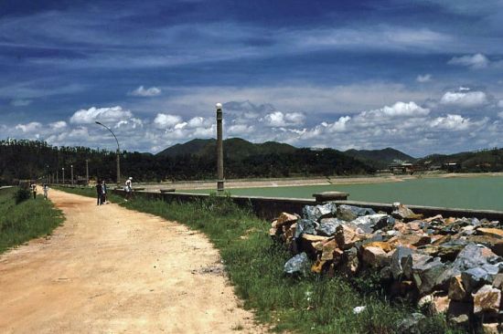1980年的深圳还是小渔村模样