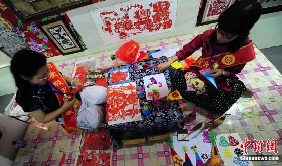 长白山满族剪纸遗存:从濒危到走向世界