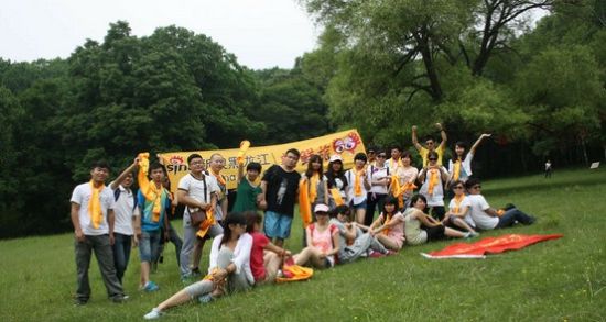 由新浪黑龙江携手平山神鹿旅游风景区及黑龙江电视台都市频道《自游自在》栏目组联合举办的“最炫毕业风 我们在一起”活动于6月23日正式启程。 由新浪黑龙江携手平山神鹿旅游风景区及黑龙江电视台都市频道《自游自在》栏目组联合举办的“最炫毕业风 我们在一起”活动于6月23日正式启程。