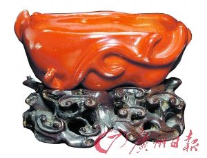 乾隆珊瑚红釉洗(均为伦敦佳士得拍品) 乾隆珊瑚红釉洗(均为伦敦佳士得拍品)