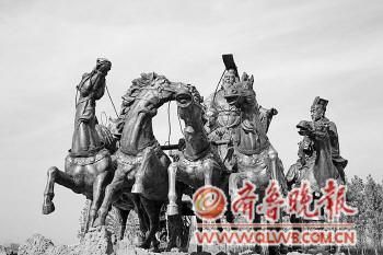 “始皇东巡”群雕未损毁前。(资料片)文/片 本报记者 张卫建 “始皇东巡”群雕未损毁前。(资料片)文/片 本报记者 张卫建