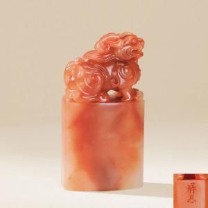 郭祥忍作 芙蓉晶石《瑞兽钮章》8.7×4.5×2.4cm 郭祥忍作 芙蓉晶石《瑞兽钮章》8.7×4.5×2.4cm