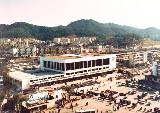 这是20世纪80年代的广东韶关站。(新华社/图) 这是20世纪80年代的广东韶关站。(新华社/图)