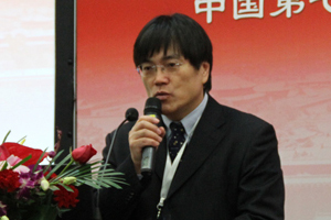 中国保险报总编辑于华致辞