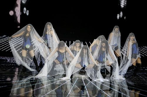 新疆广汇俱乐部啦啦队“神秘白纱舞”