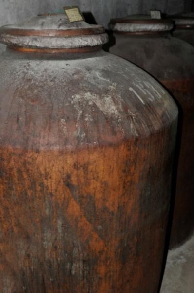 1979年原坛古井贡酒老酒1坛,净重:863.9升,酒坛编号:2350