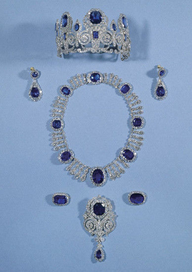 01:最完整的卡蓝套件(公元19世纪。材质：钻石、蓝宝石)