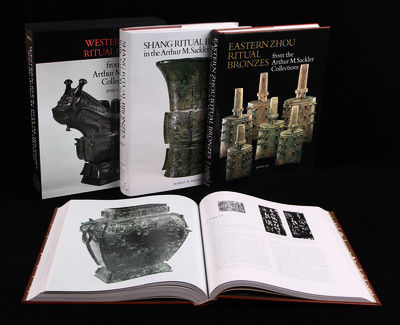 (上图为第116326007号拍品1987-1995年原函精装《赛克勒藏商周青铜器》) (上图为第116326007号拍品1987-1995年原函精装《赛克勒藏商周青铜器》)