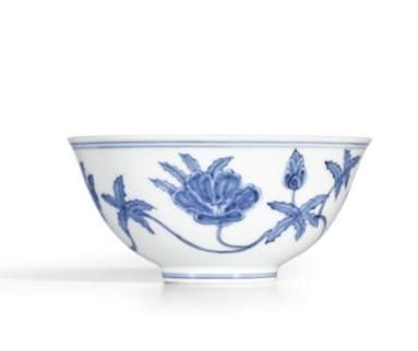 明成化青花缠枝秋葵纹宫盌 明成化青花缠枝秋葵纹宫盌