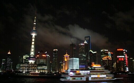中国摩天大楼背后的利益链。