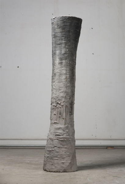 双曲线体#6 HYPERBOLOID#6 水泥, 鋼筋, 颜料, 蜂蜡CONCRETE, IRON REBAR, PIGMENT AND WAX 192x47x46cm 2014